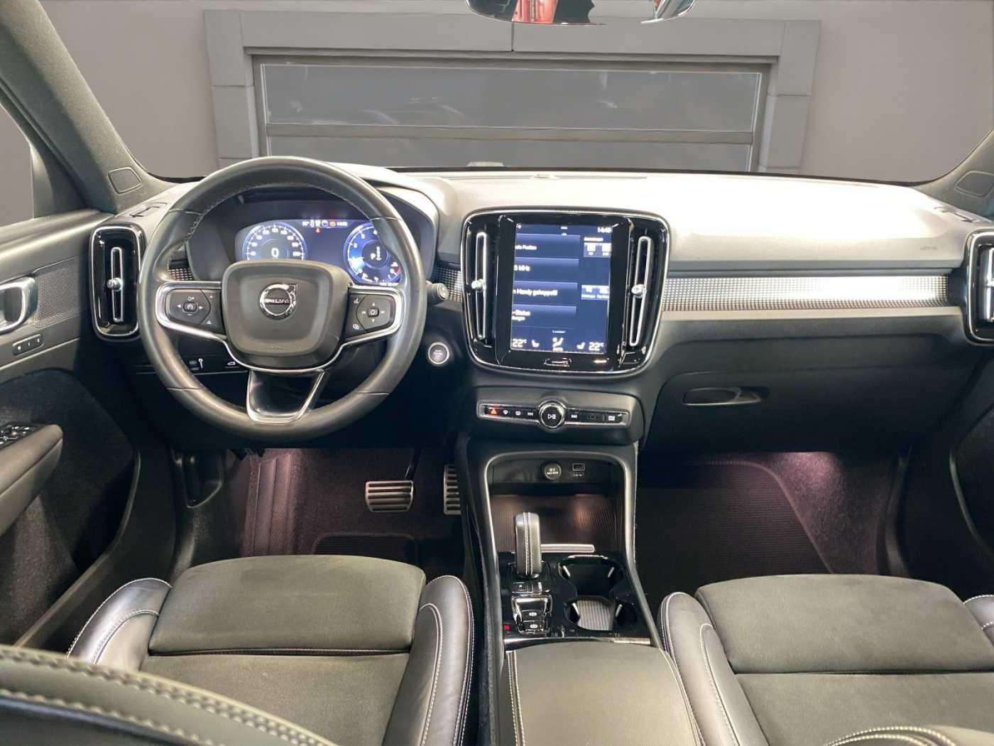 Volvo  T3- R Design AHK AUT Kam. Navi Virtual LED