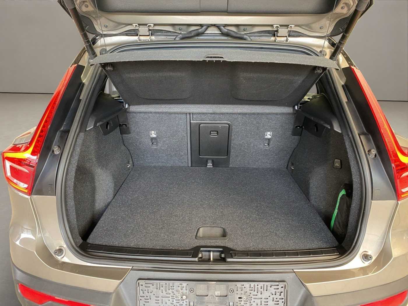 Volvo  T3- R Design AHK AUT Kam. Navi Virtual LED