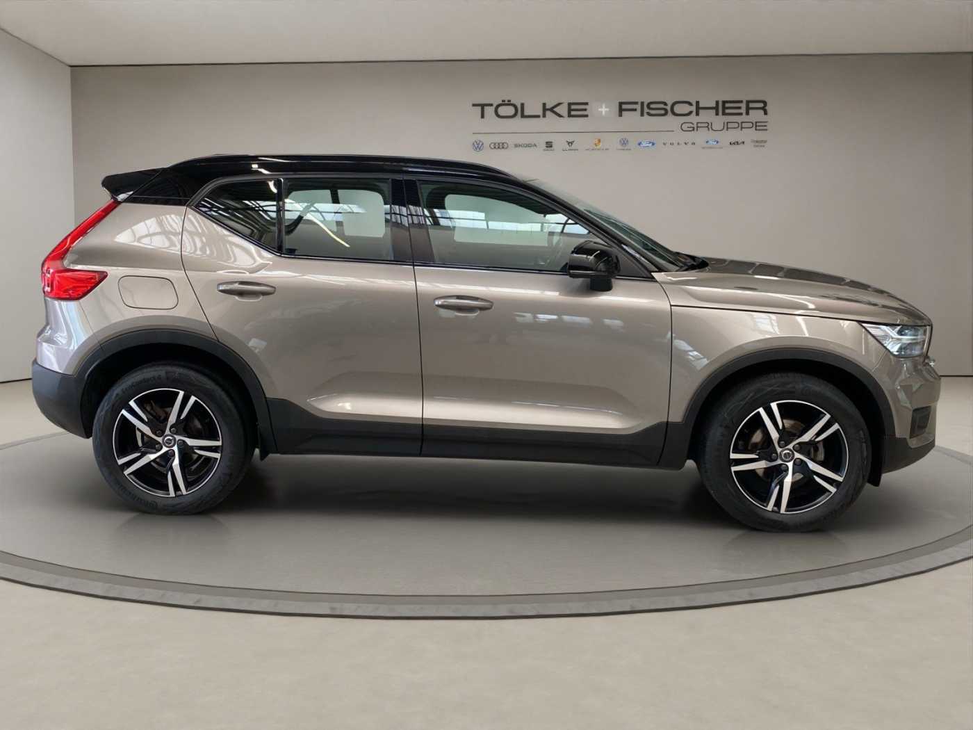 Volvo  T3- R Design AHK AUT Kam. Navi Virtual LED
