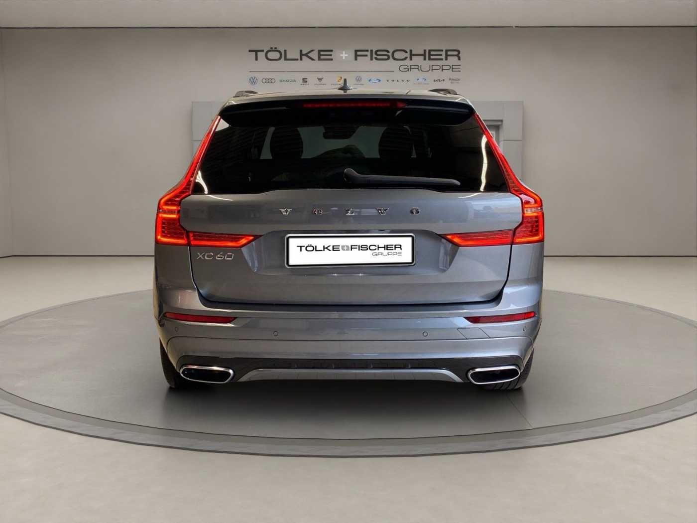 Volvo  B4 (Diesel)- R Design ACC AUT Kam. Navi 360