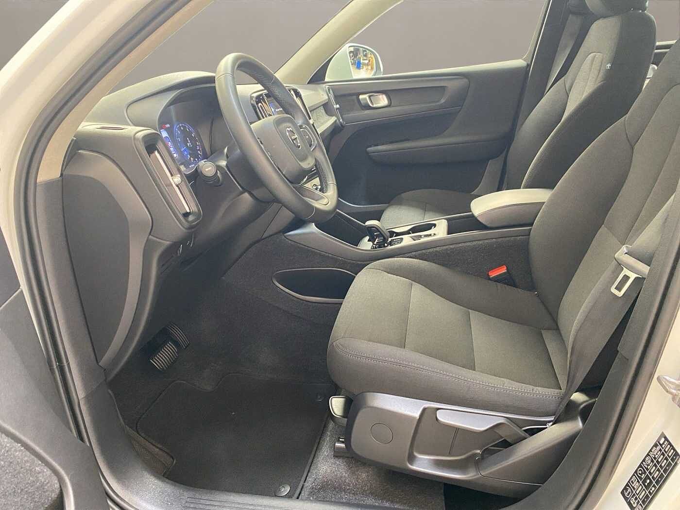 Volvo  T3 Momentum Core AUT Kam. Navi Virtual LED