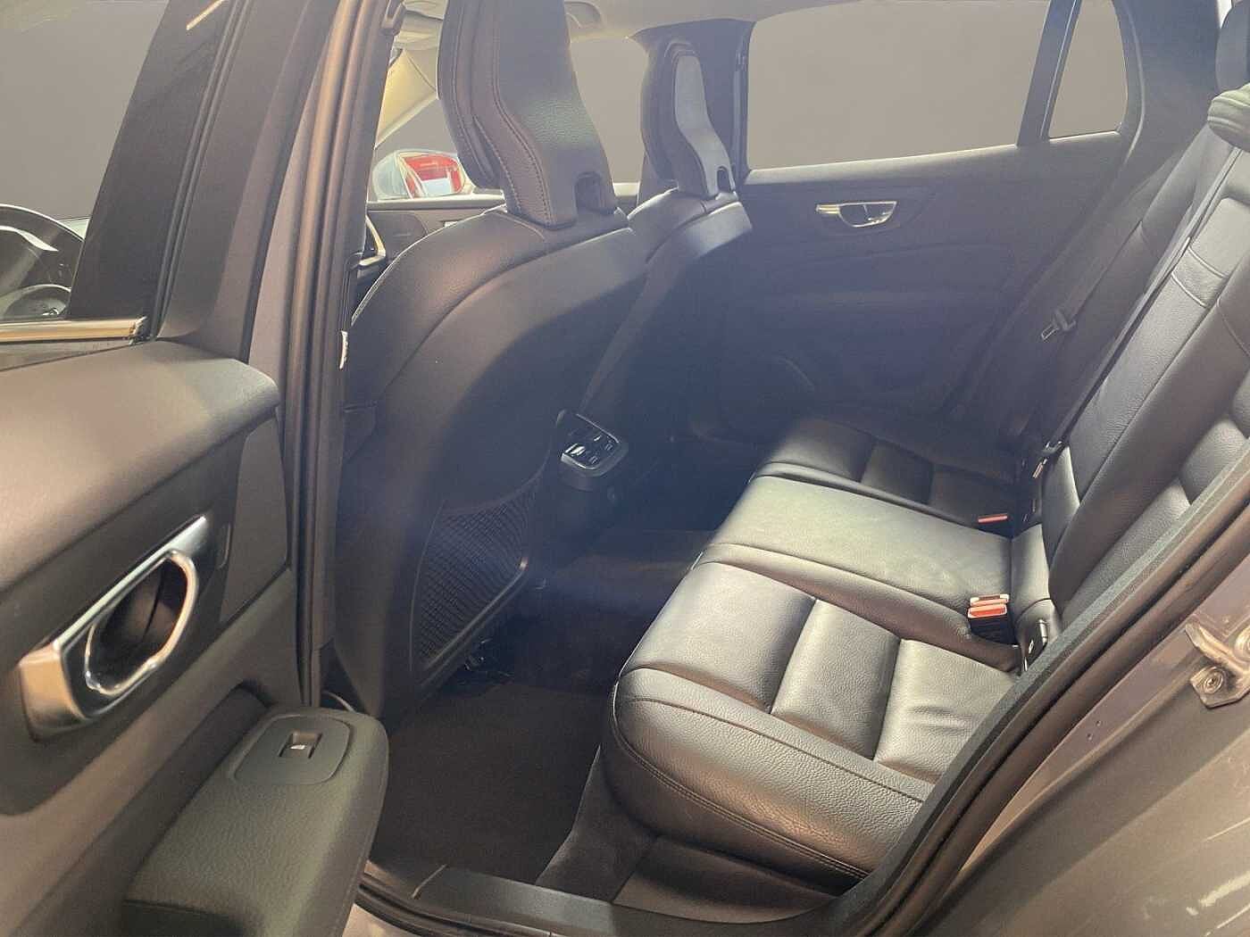 Volvo Kombi B4 Inscription ACC AHK AUT Kam. Leder