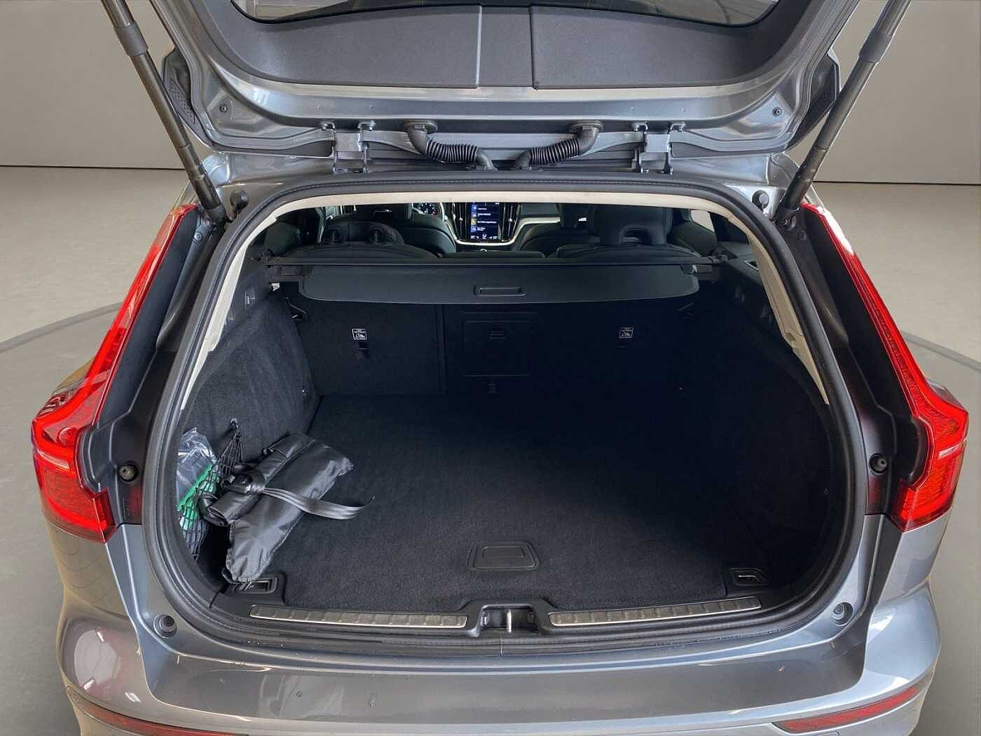 Volvo Kombi B4 Inscription ACC AHK AUT Kam. Leder