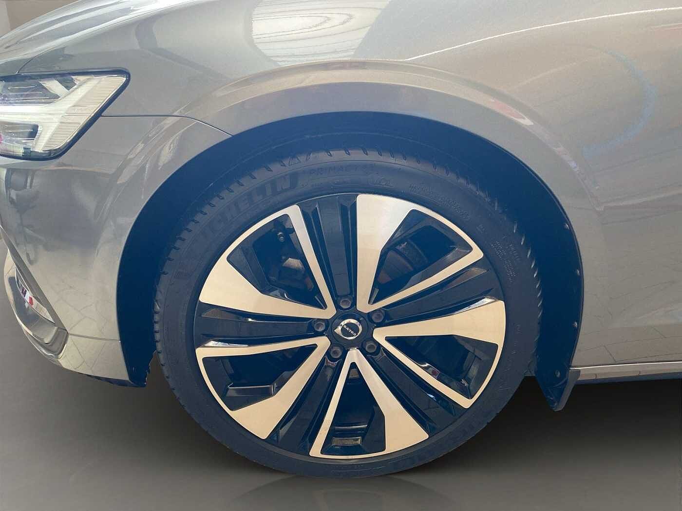 Volvo Kombi B4 Inscription ACC AHK AUT Kam. Leder