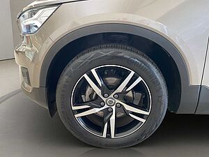 Volvo  T3- R Design AHK AUT Kam. Navi Virtual LED