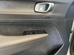 Volvo  T3- R Design AHK AUT Kam. Navi Virtual LED