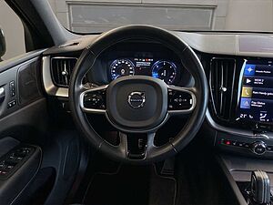 Volvo  B4 (Diesel)- R Design ACC AUT Kam. Navi 360