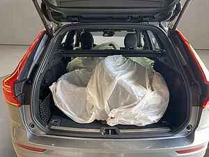 Volvo  B4 (Diesel)- R Design ACC AUT Kam. Navi 360