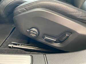 Volvo Kombi B4 Inscription ACC AHK AUT Kam. Leder