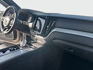 Volvo  B4 D AWD