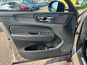 Volvo  B4 D AWD