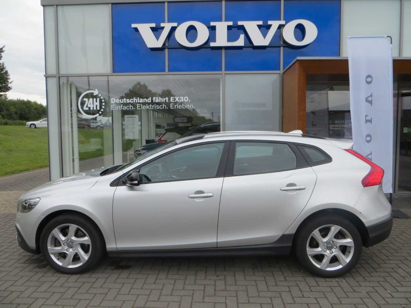 Volvo  D3 Momentum XENON NAVI STANDHZ