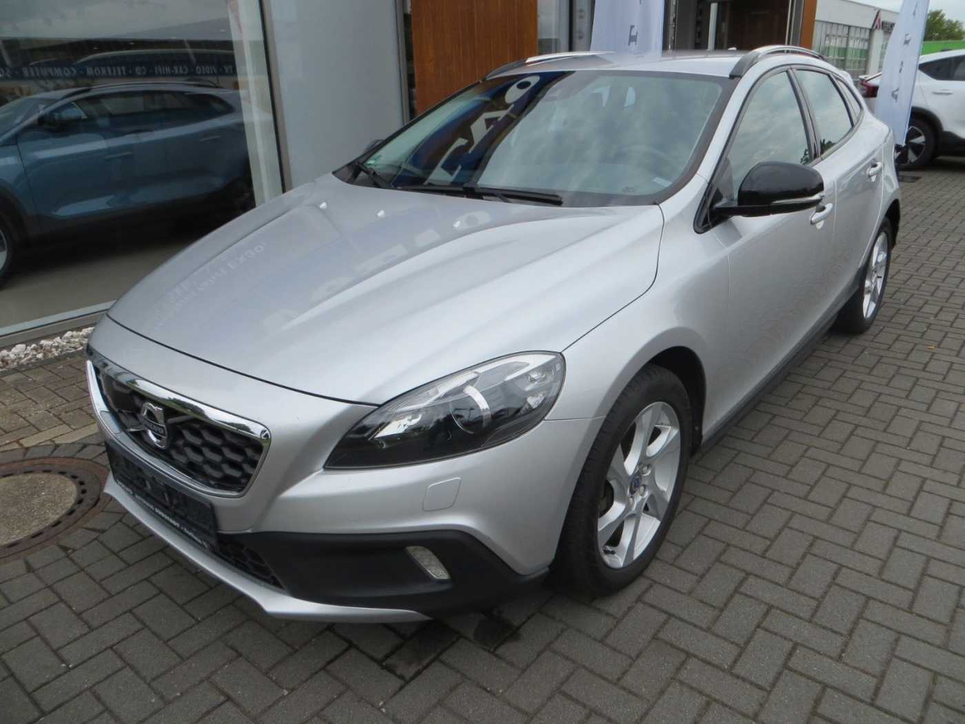 Volvo  D3 Momentum XENON NAVI STANDHZ