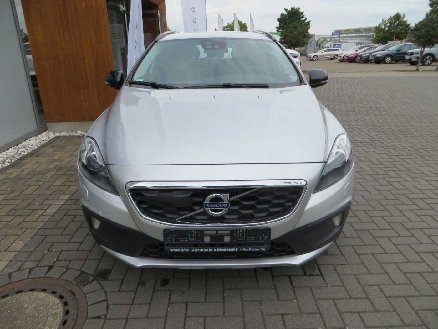 Volvo  D3 Momentum XENON NAVI STANDHZ