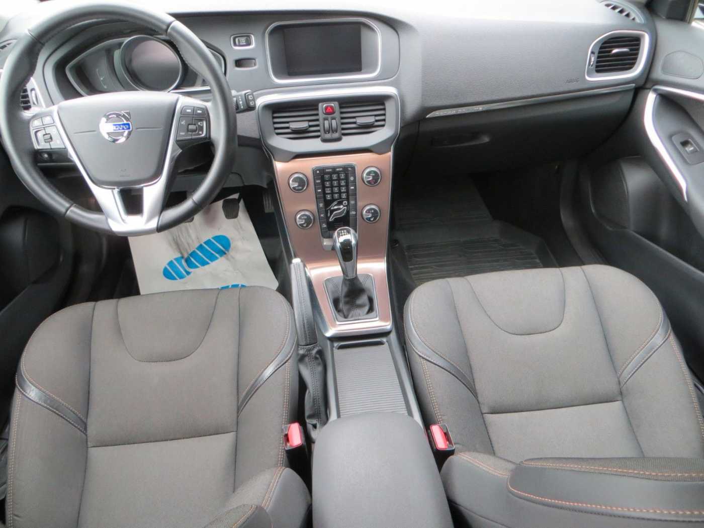 Volvo  D3 Momentum XENON NAVI STANDHZ