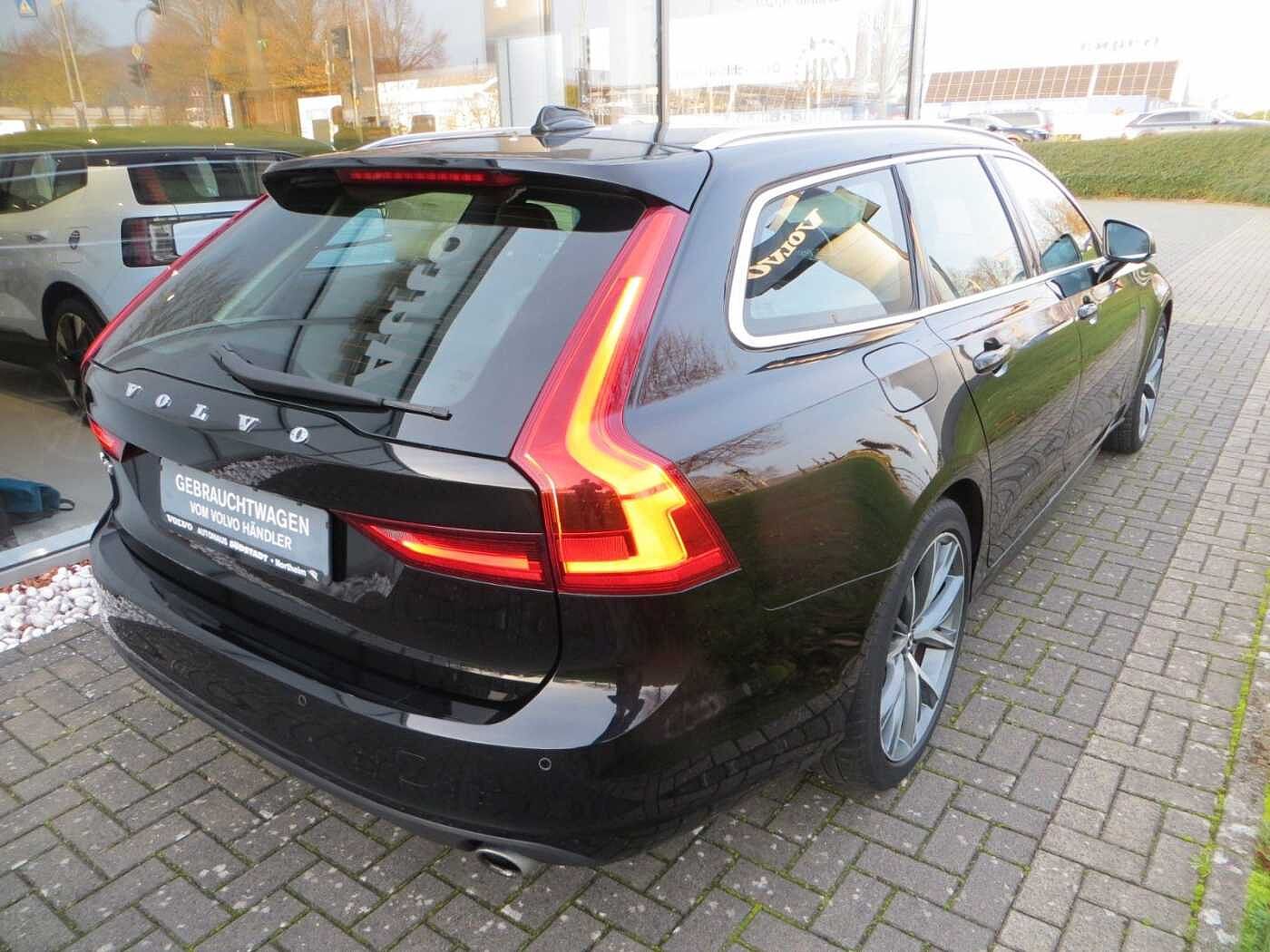 Volvo  D4 Momentum LEDER PTS R-KAM GSD