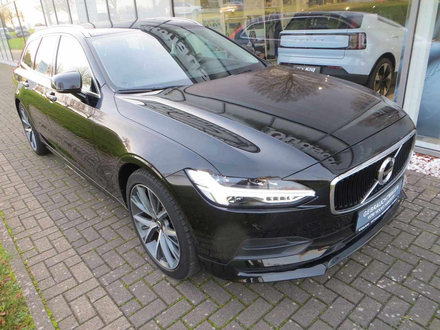 Volvo  D4 Momentum LEDER PTS R-KAM GSD