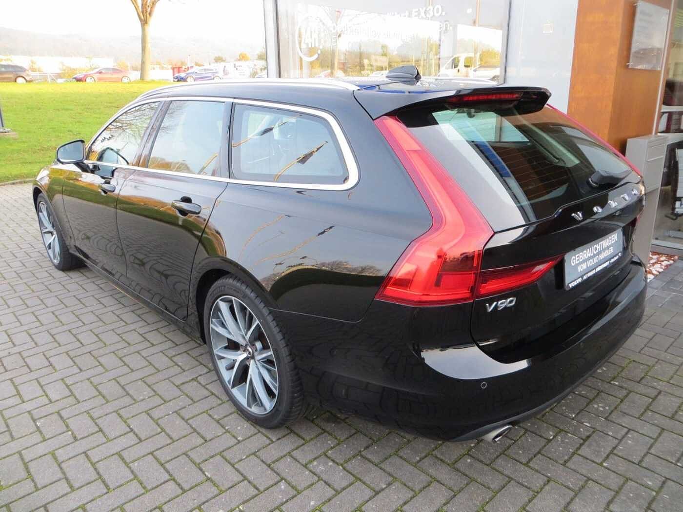 Volvo  D4 Momentum LEDER PTS R-KAM GSD