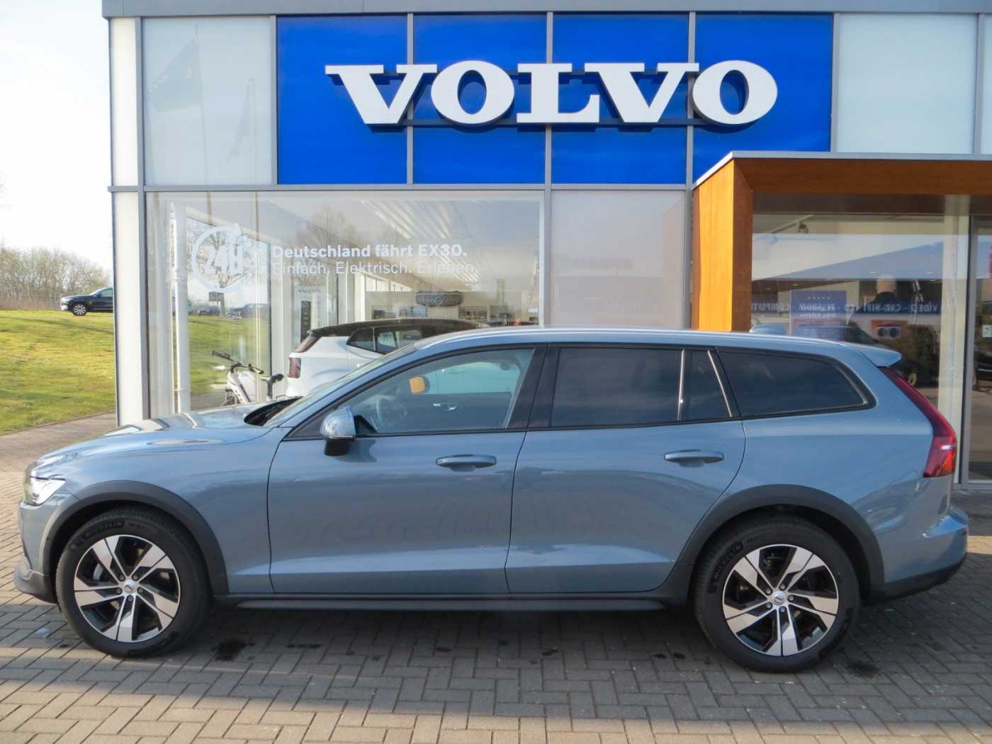 Volvo  B4 D AWD Plus Auto