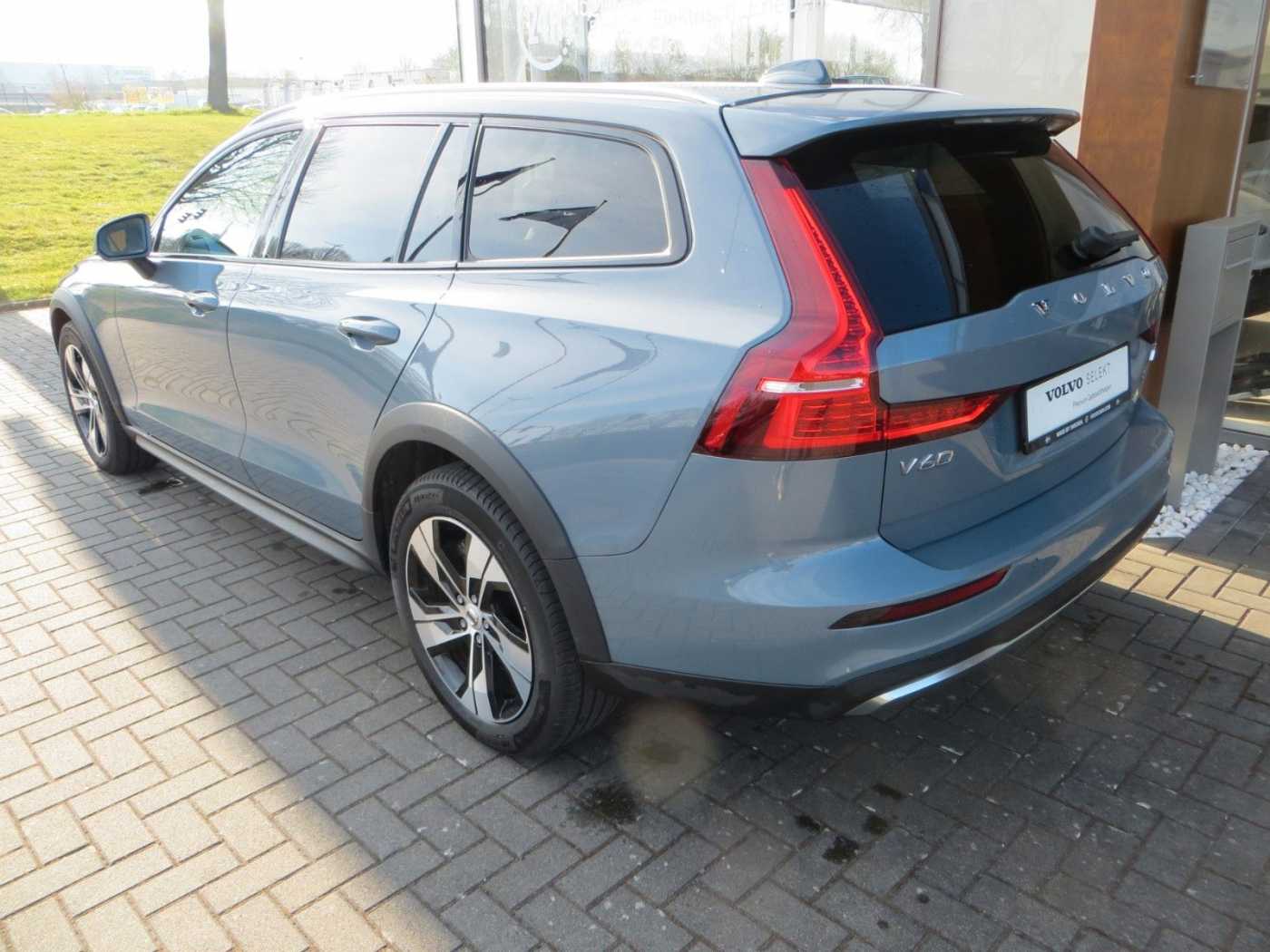 Volvo  B4 D AWD Plus Auto