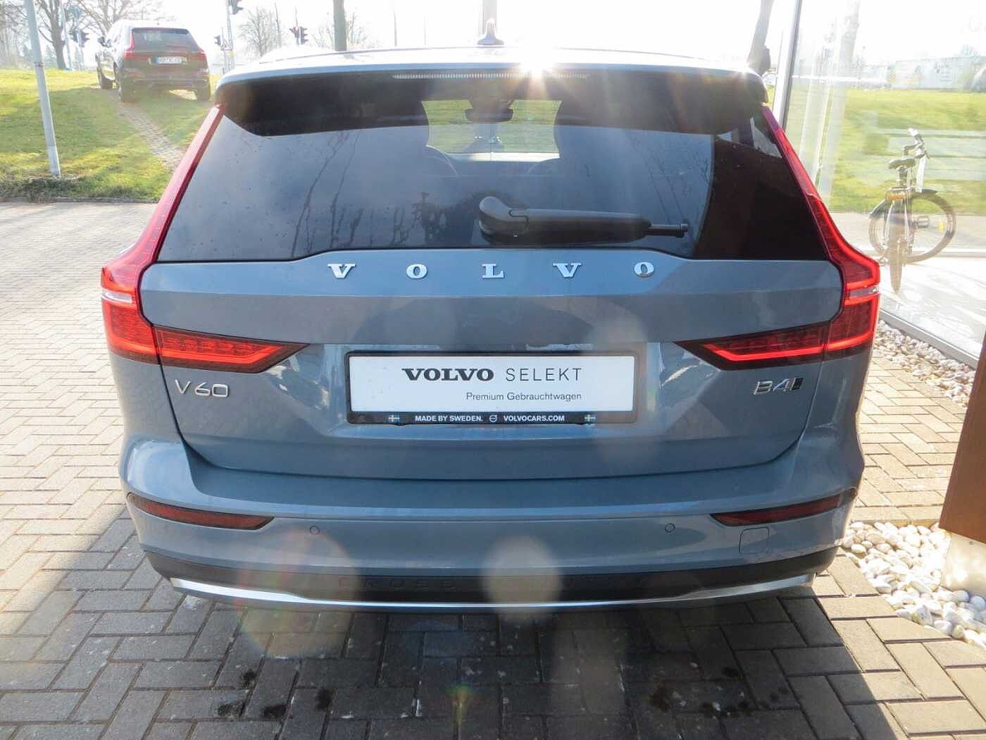 Volvo  B4 D AWD Plus Auto