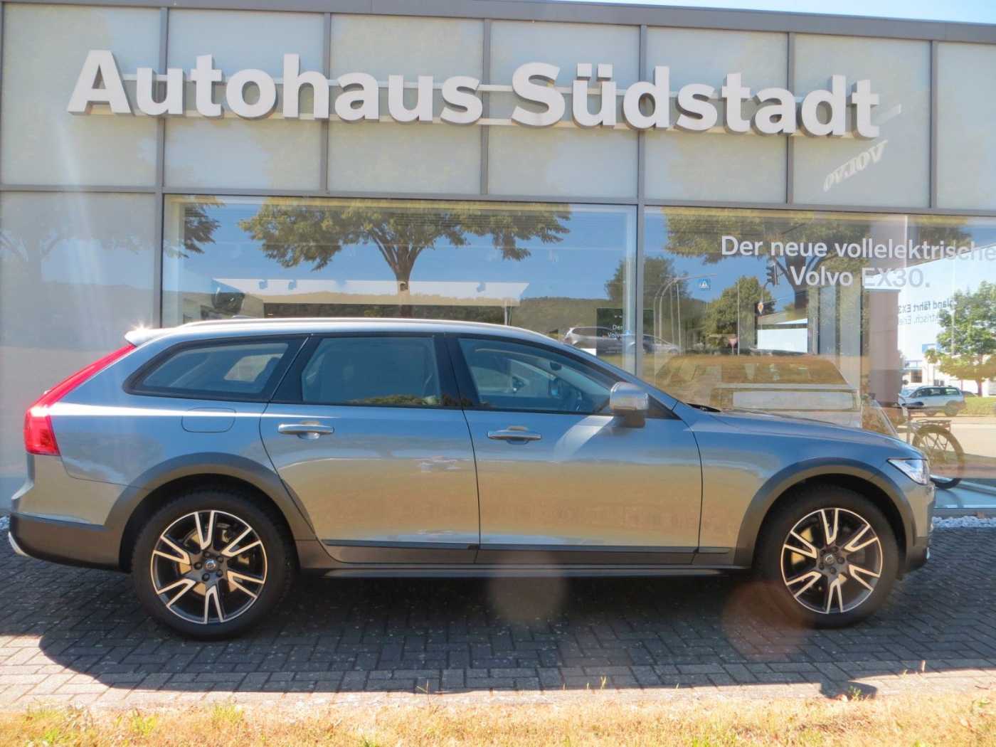Volvo  D5 AWD Pro HUD GSD 360°-KAM