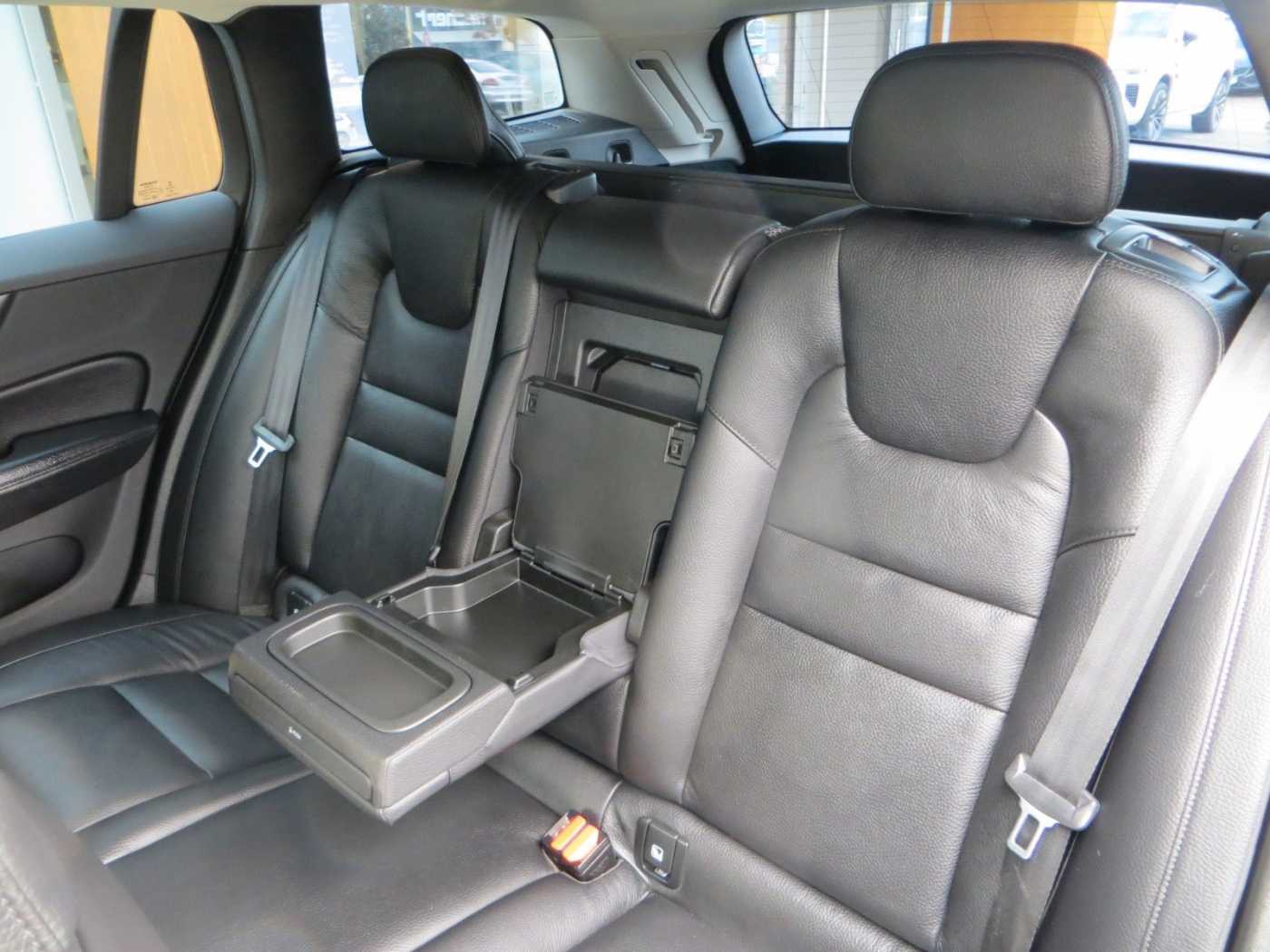 Volvo  B4 D AWD Geartronic Pro