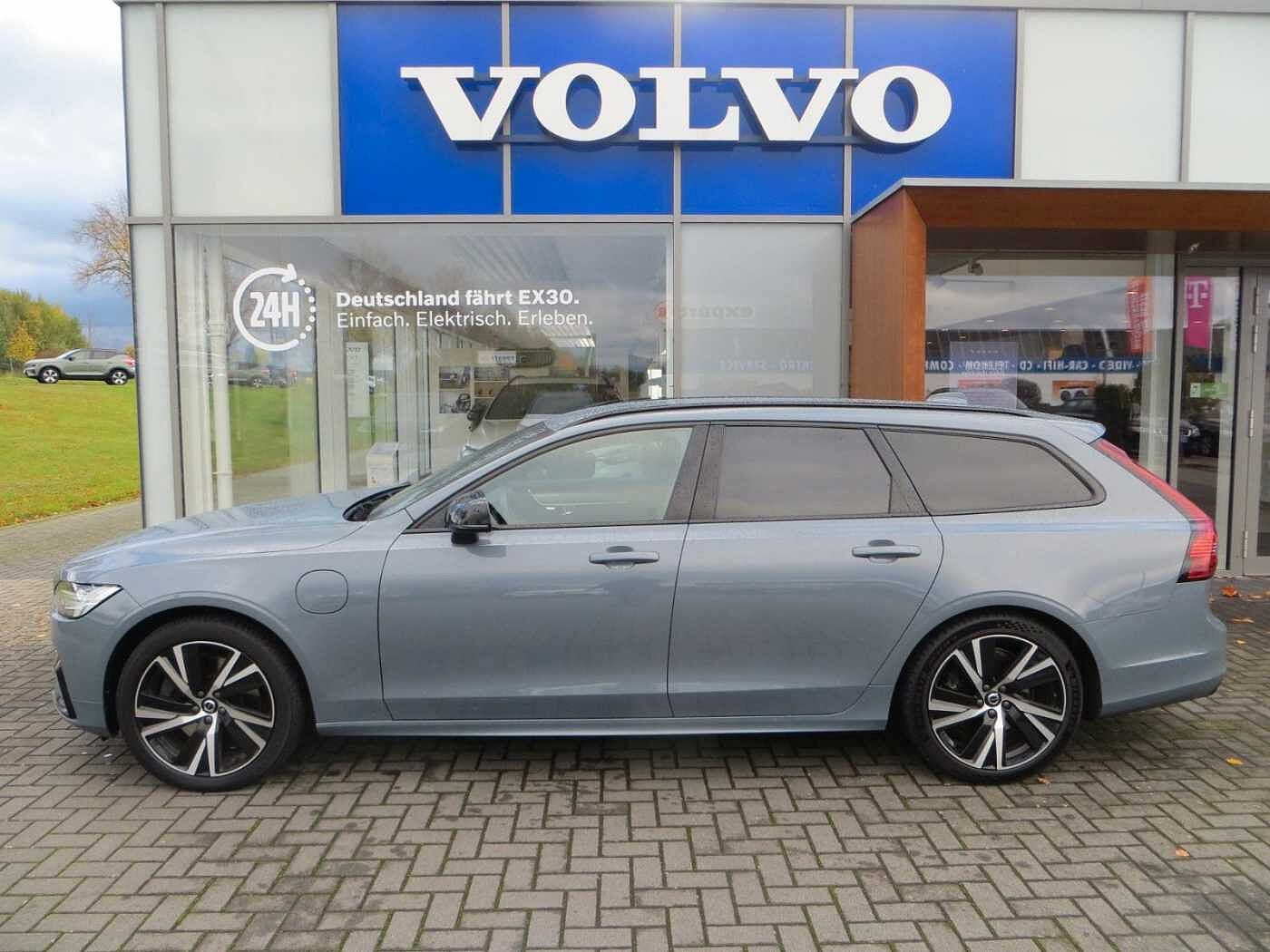 Volvo  T6 AWD Recharge Plus Dark AHK