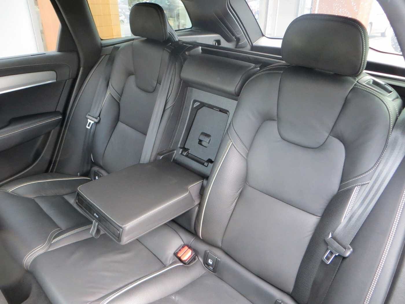 Volvo  T6 AWD Recharge Plus Dark AHK