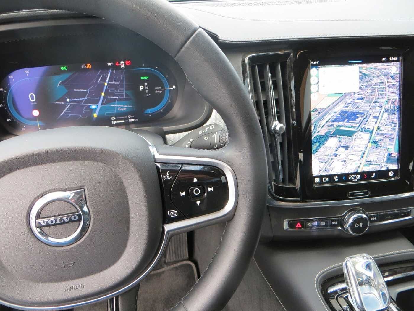 Volvo  T6 AWD Recharge Plus Dark AHK