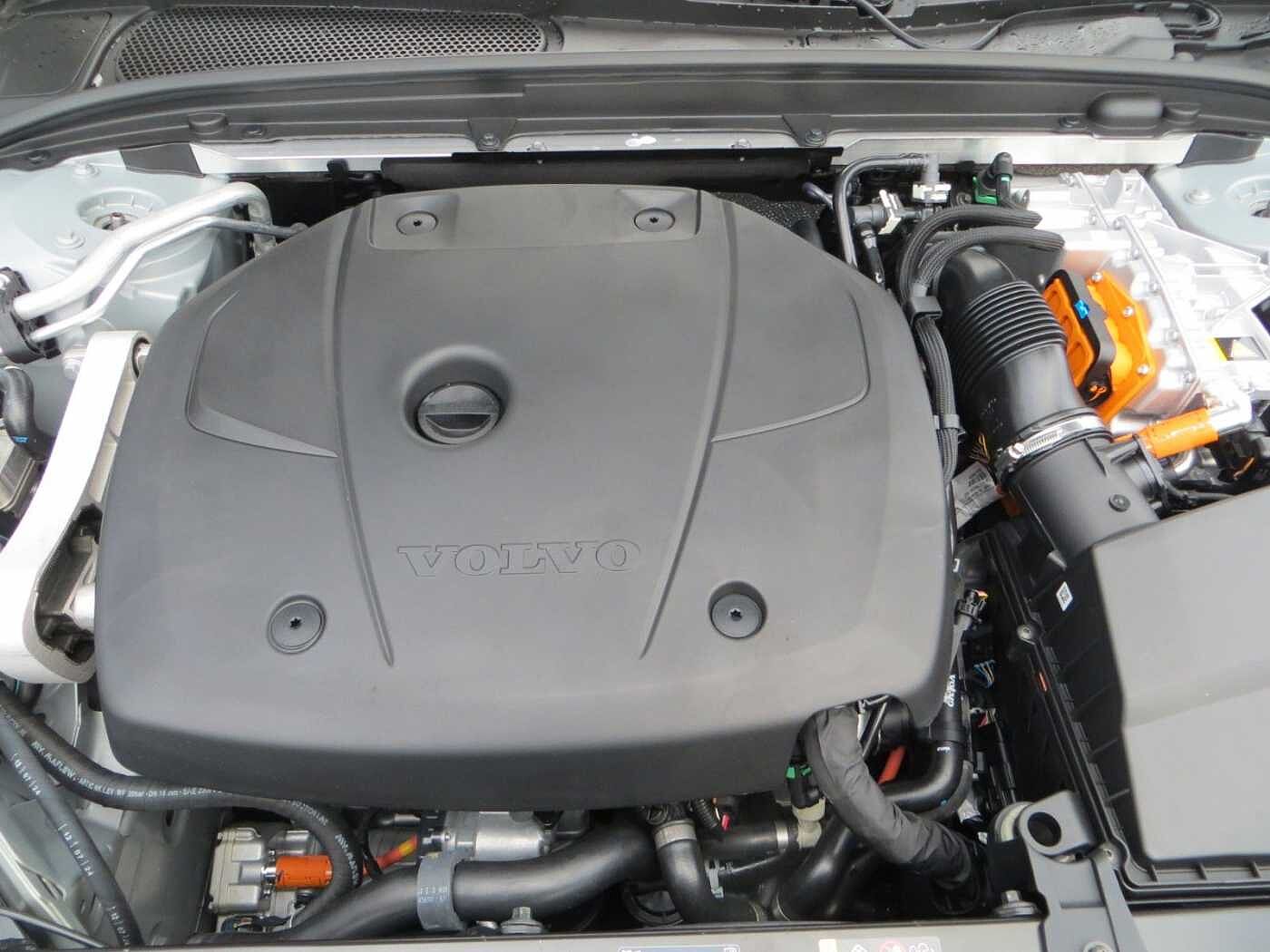 Volvo  T6 AWD Recharge Plus Dark AHK