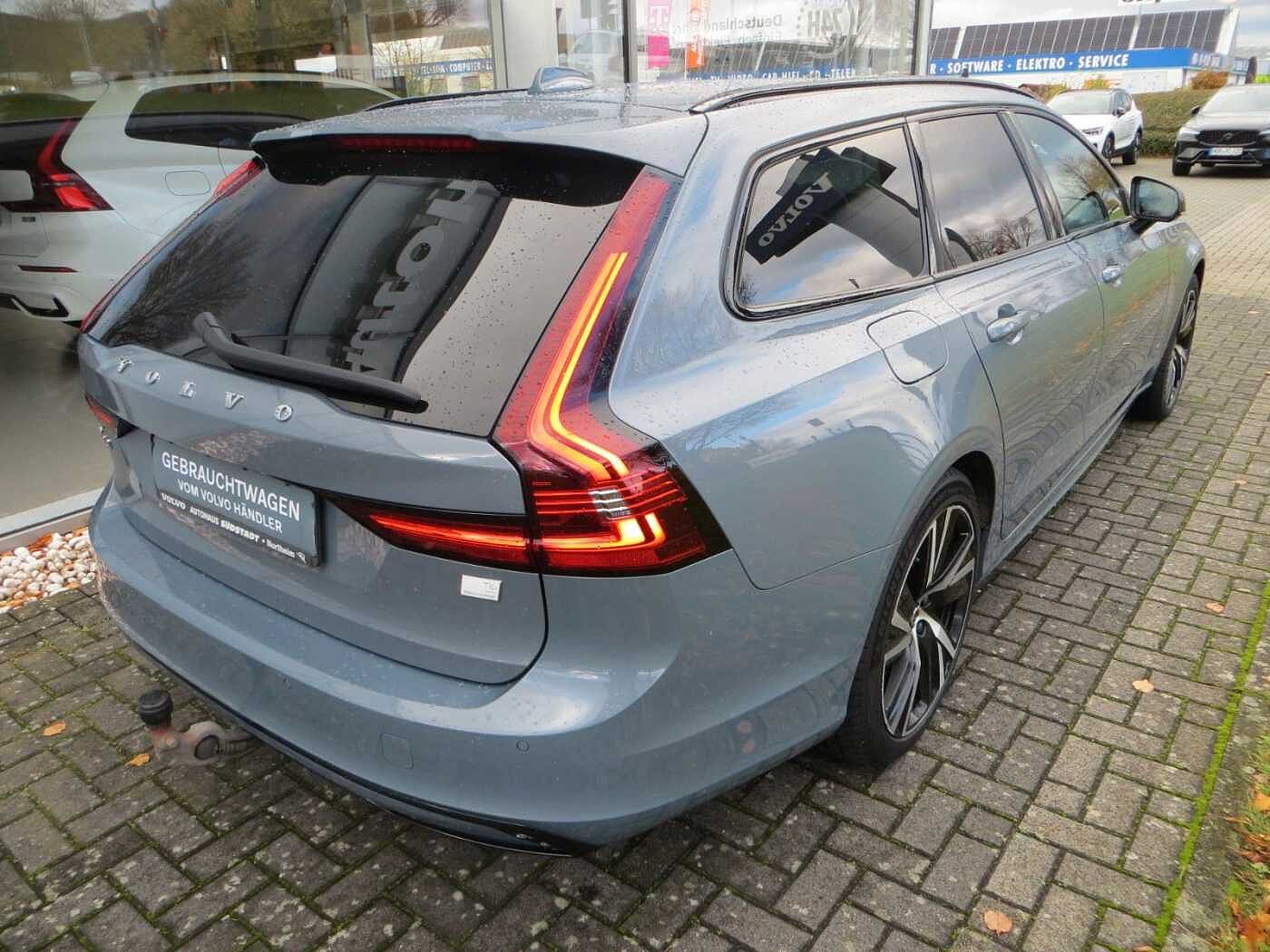 Volvo  T6 AWD Recharge Plus Dark AHK