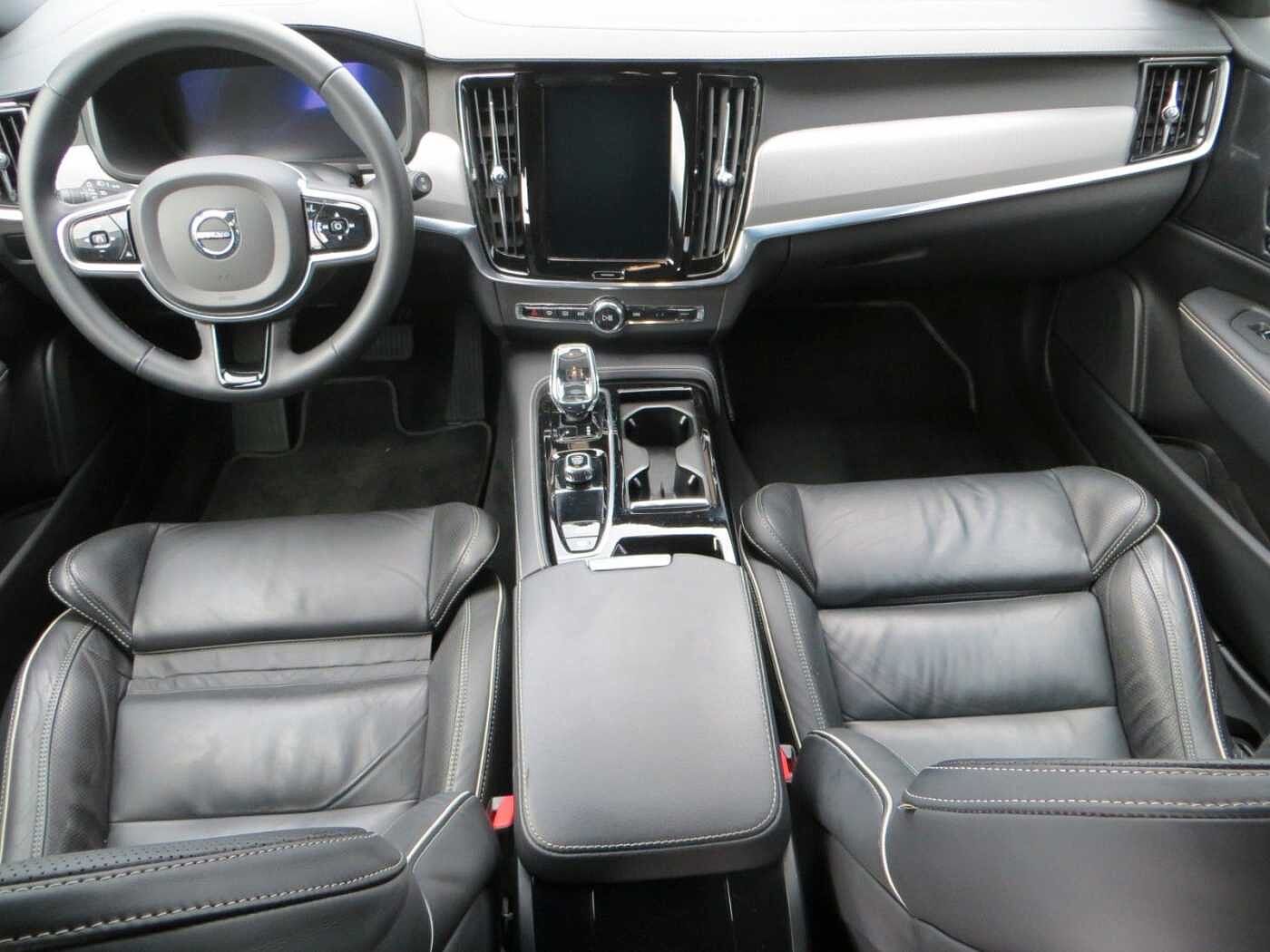 Volvo  T6 AWD Recharge Plus Dark AHK