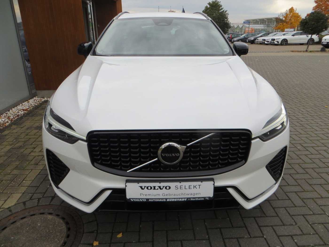 Volvo  B4 Plus Dark Auto FSH AHK