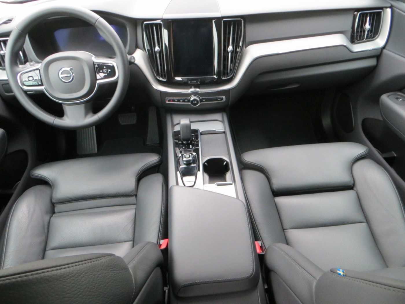 Volvo  B4 Plus Dark Auto FSH AHK