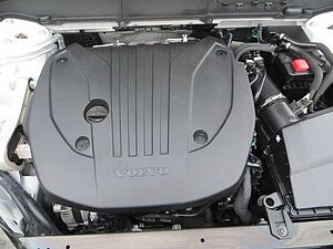 Volvo  B4 Plus Dark Auto FSH AHK