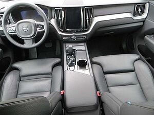 Volvo  B4 Plus Dark Auto FSH AHK