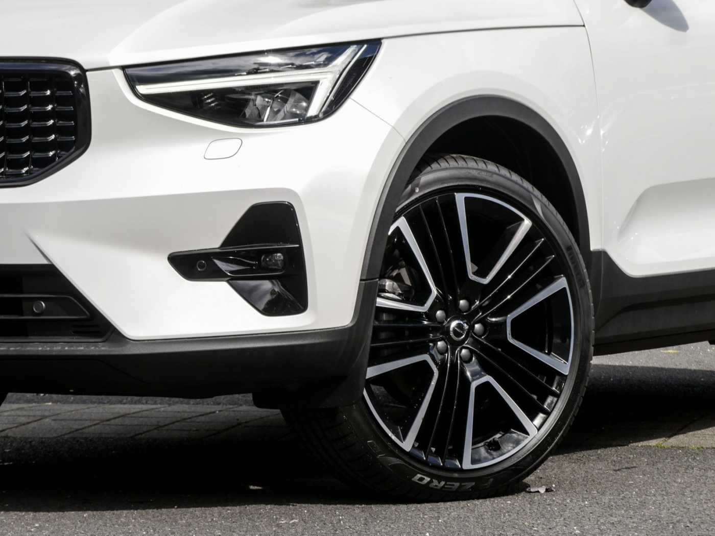 Volvo  XC40 Ultimate, B4 Mild-Hybrid, Benzin, Dark