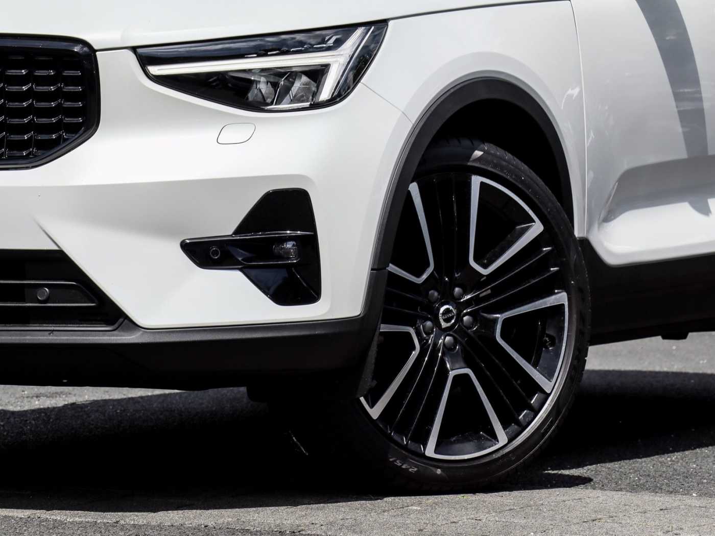 Volvo  XC40 Ultimate, B4 Mild-Hybrid, Benzin, Dark