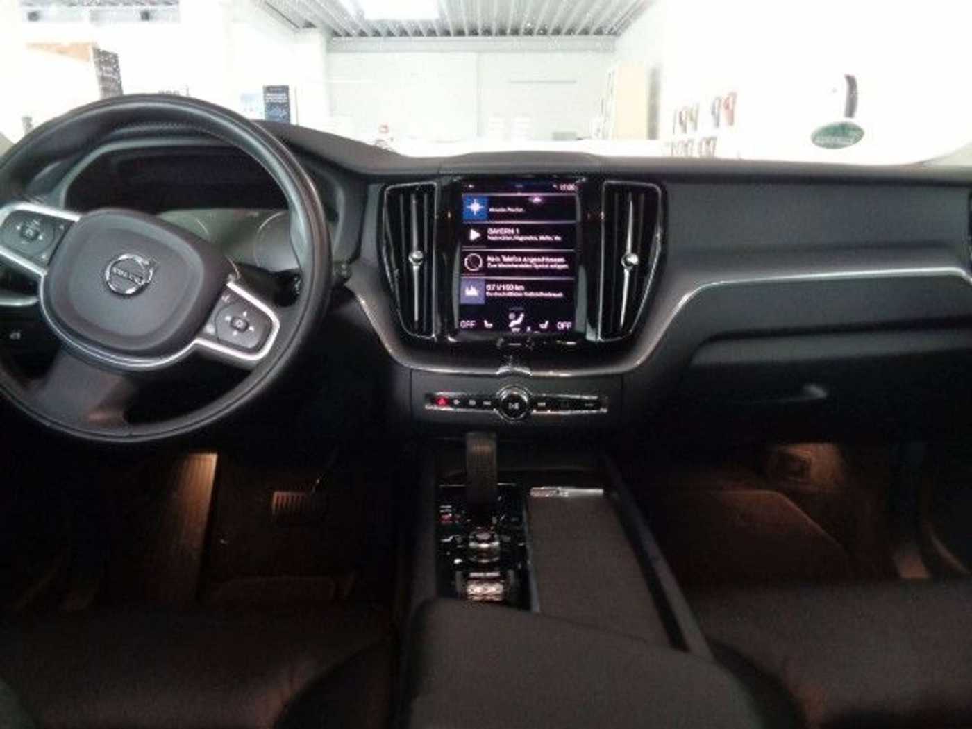 Volvo  Momentum Pro AWD*STANDHEIZUNG*BLIS*RADAR