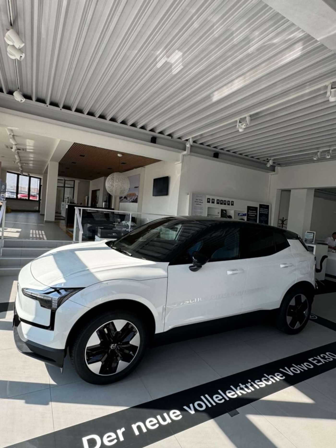 Volvo  Plus Pure Electric
