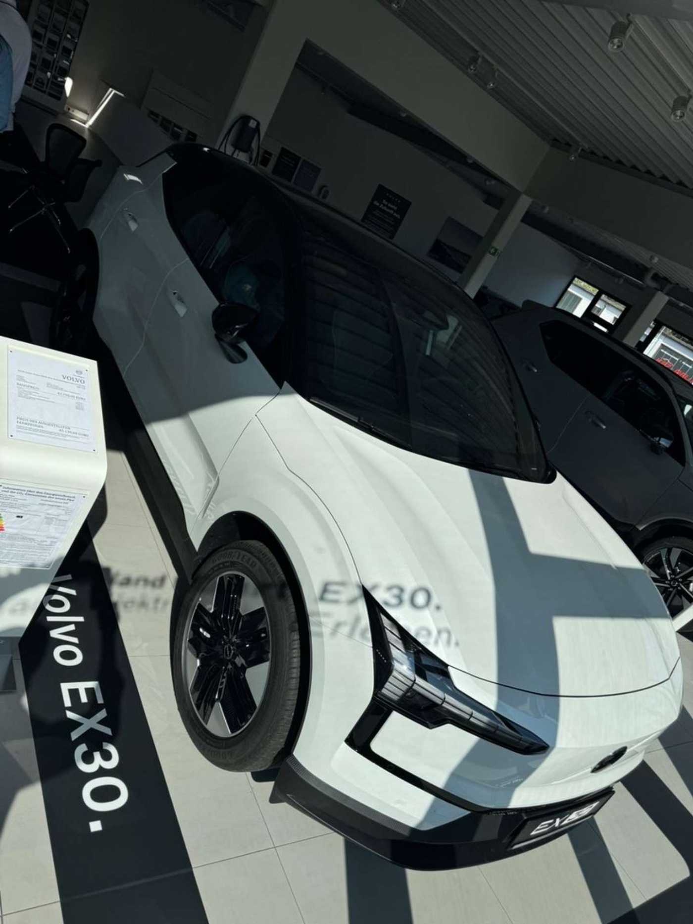 Volvo  Plus Pure Electric