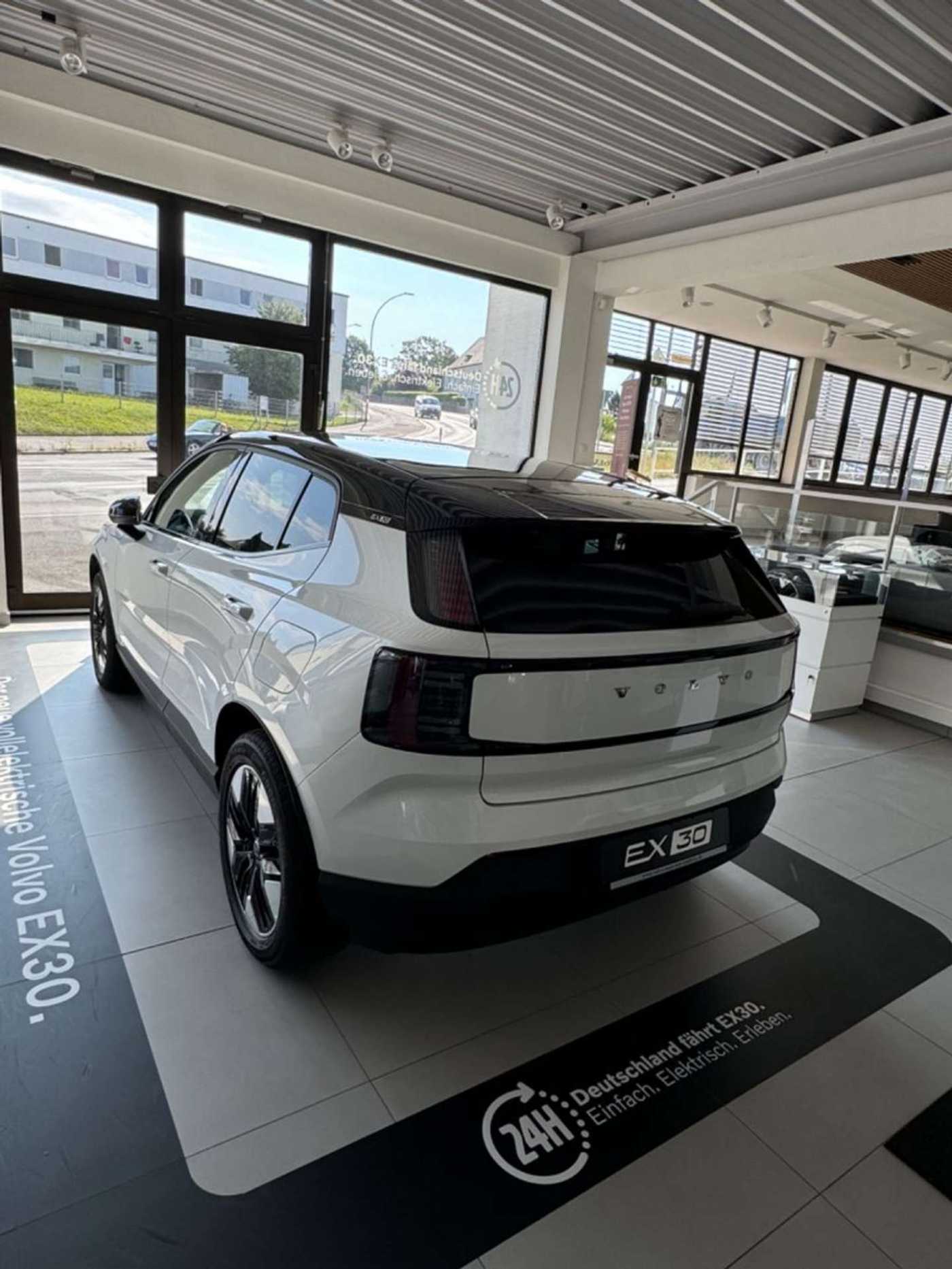 Volvo  Plus Pure Electric