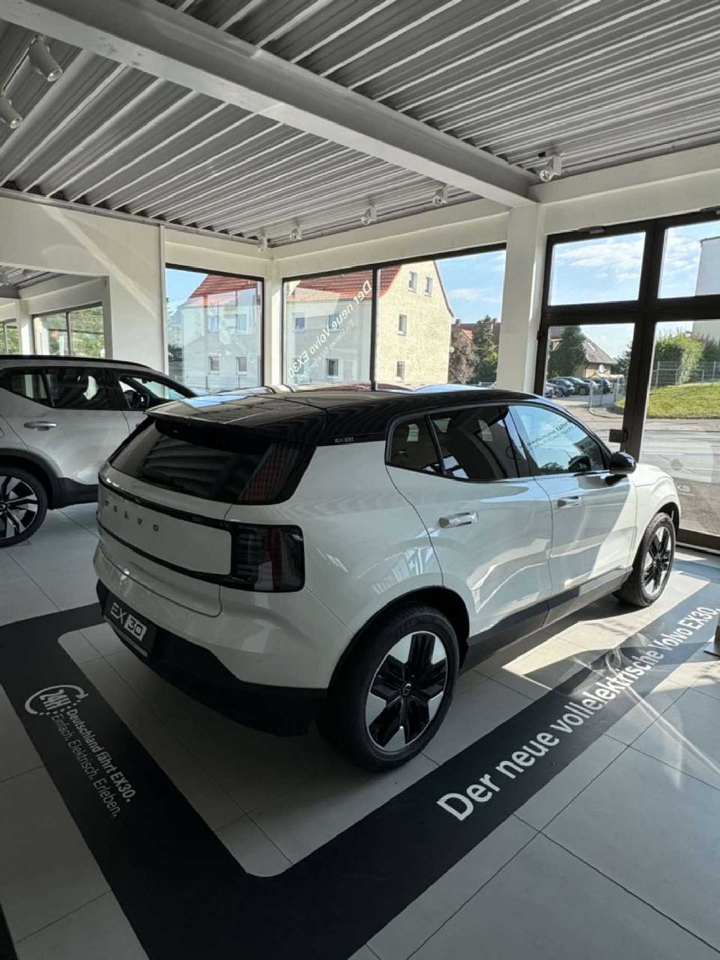 Volvo  Plus Pure Electric