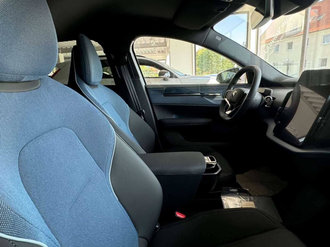 Volvo  Plus Pure Electric
