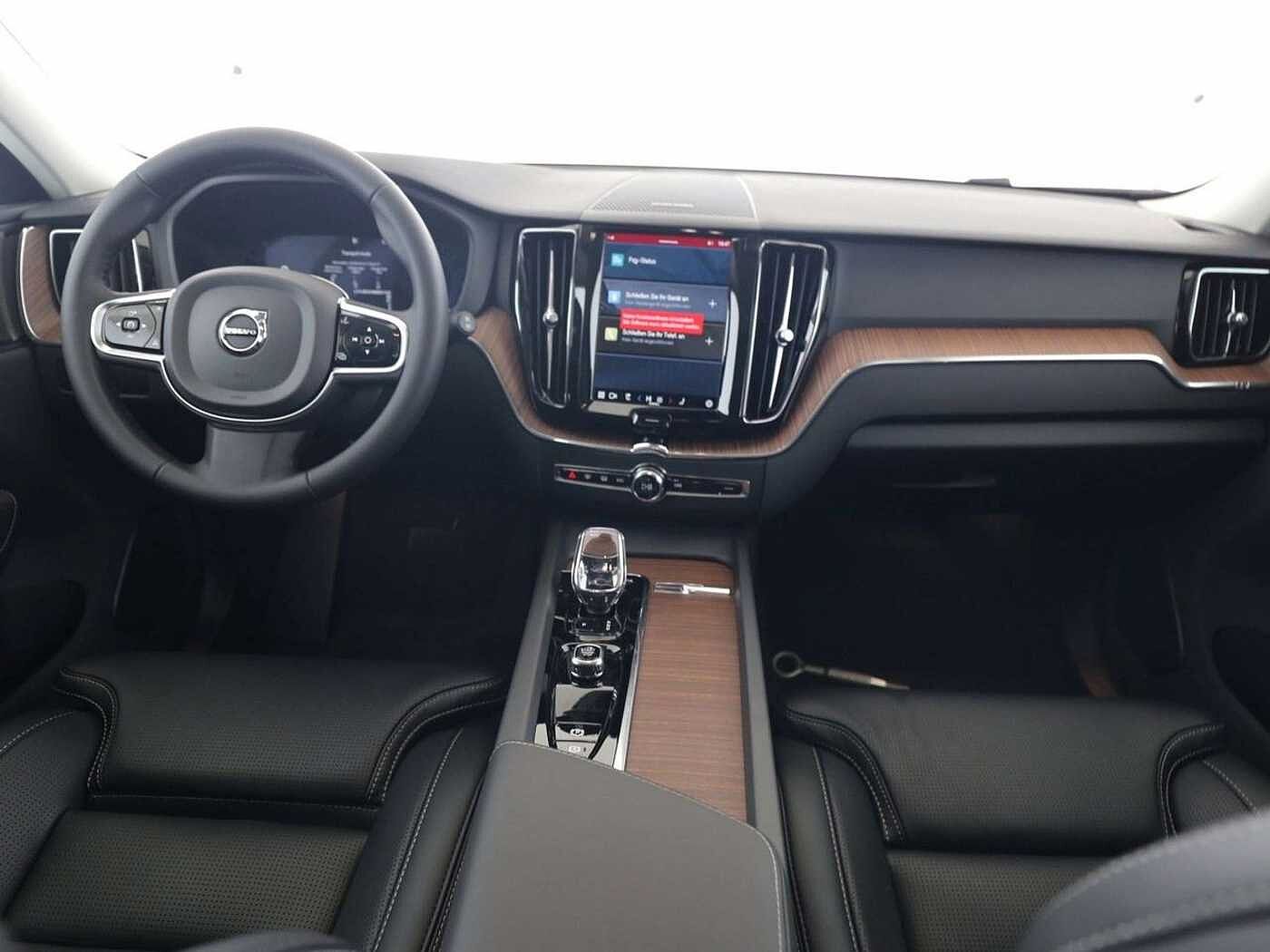 Volvo  Plus Dark*PANOSD*360°*harman*AHK*ACC*BLIS