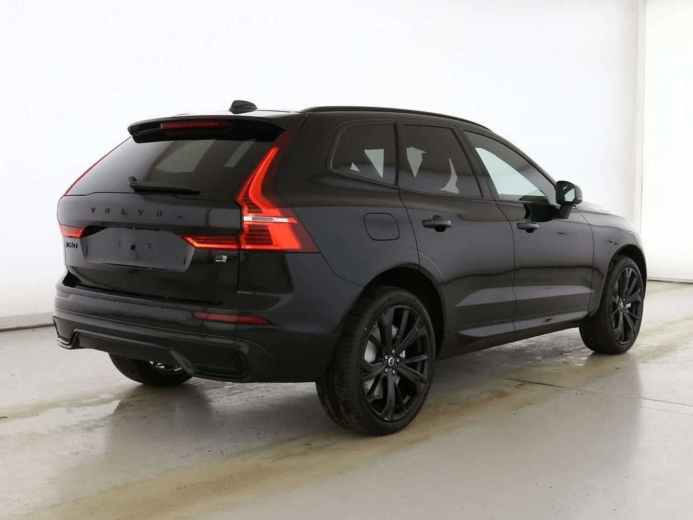 Volvo  Plus Black Edition Recharge Plug-In Hybrid