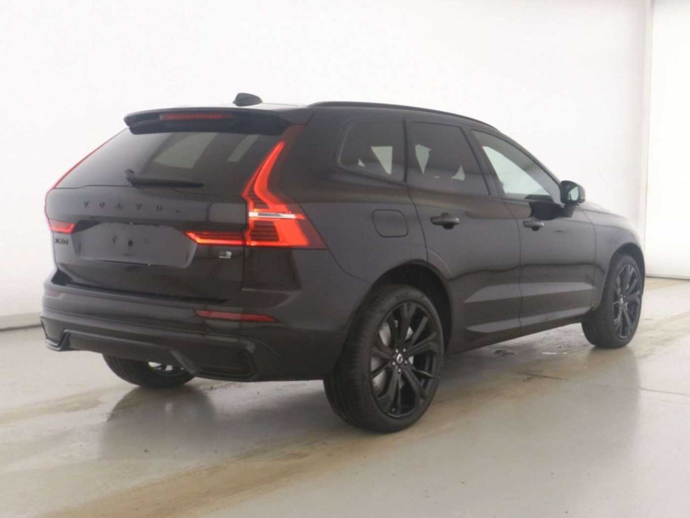 Volvo  Plus Black Edition Recharge Plug-In Hybrid