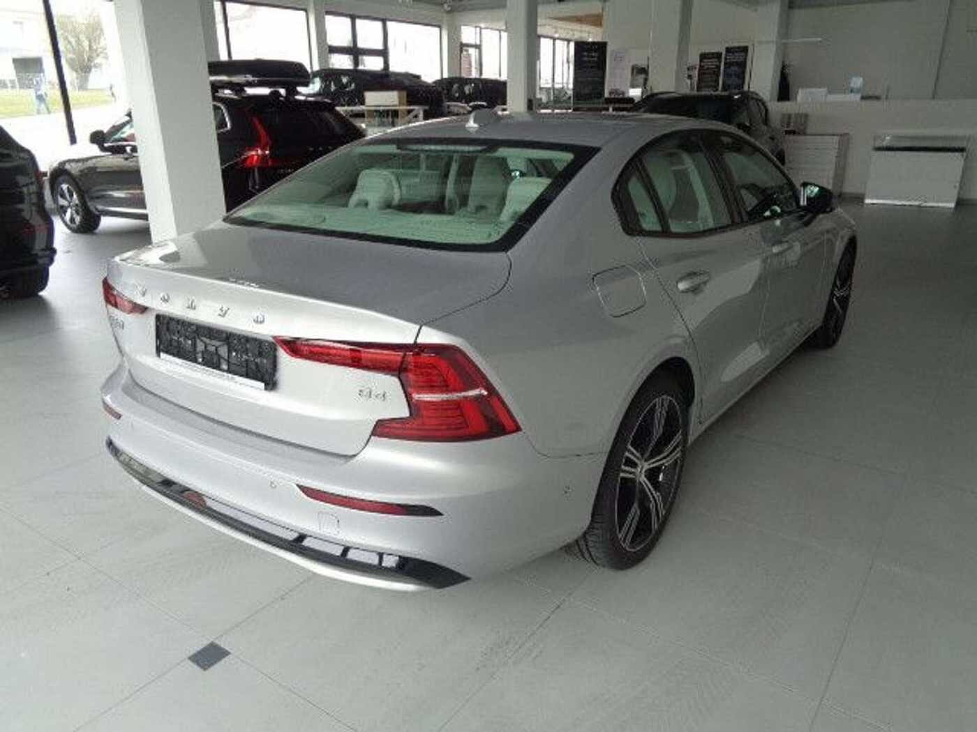 Volvo  Plus Dark*LEDER BEIGE! *ACC*SD*360°*H&K*PIXEL