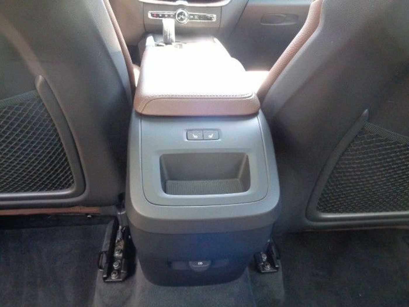 Volvo  Momentum Pro AWD*SD*ACC*BLIS*HUD*VOLL-LED